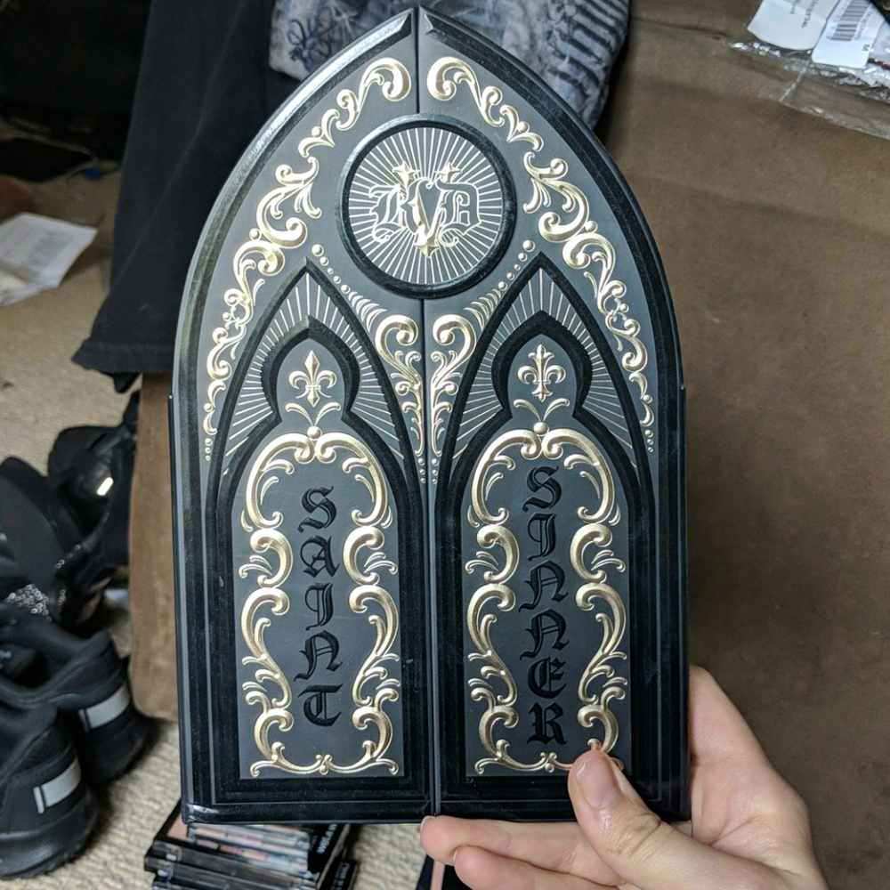 RARE! Kat Von D Saint and Sinner Palette!